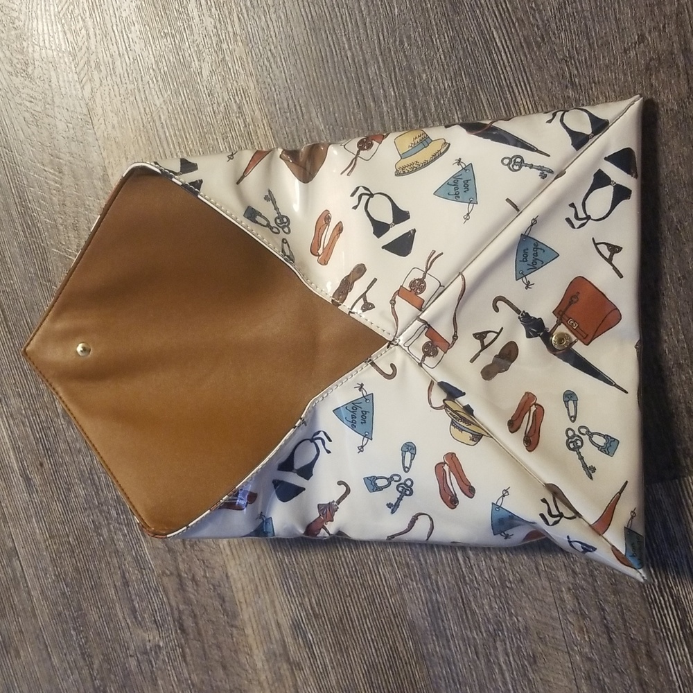 Tory Burch Silk/Plastic Envelope Clutch Beach Brown/Cream/Blue/Gold Monogra Snap
